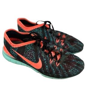 Nike Women's Black and Coral Athletic Shoes